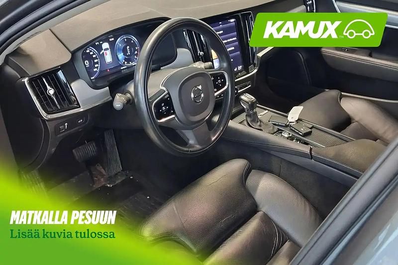 Käytetty Volvo V90 Momentum 150 HP (110 kW) 2020 Hopea / harmaa Farmari