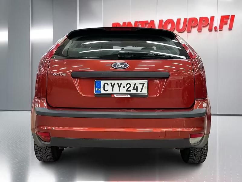 Käytetty Ford Focus Trend 101 HP (74 kW) 2006 Punainen Viistoperä