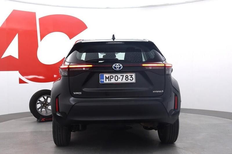Käytetty Toyota Yaris Cross Active 116 HP (85 kW) 2024 Night sky black (209 Katumaasturi