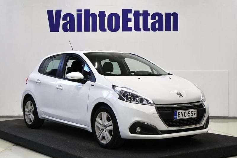 Käytetty Peugeot 208 Signature Sky 110 HP (80 kW) 2019 Valkoinen Viistoperä