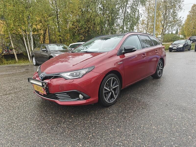 Punainen Käytetty 2017 Toyota Auris Touring Sports Edition Farmari | 10 390 € (Perustarjous) - Kuva 1/4
