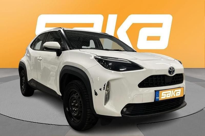 Käytetty Toyota Yaris Cross Business Edition 116 HP (85 kW) 2022 Katumaasturi