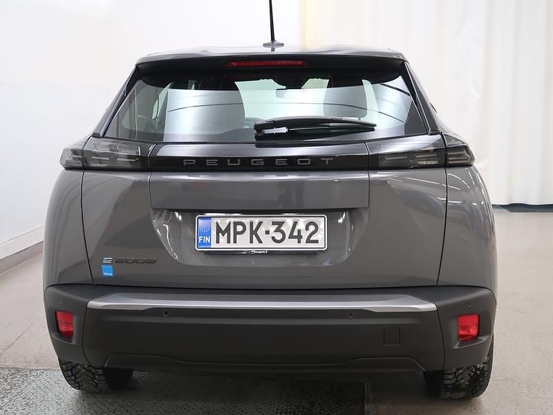 Käytetty Peugeot e-2008 Active 114 kW (156 HP) 2023 Harmaa Katumaasturi