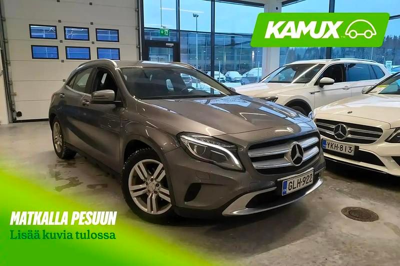Hopea / harmaa Käytetty 2014 Mercedes GLA200 Business Katumaasturi | 16 890 € (Perustarjous) - Kuva 1/4