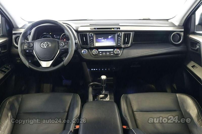 Käytetty Toyota RAV4 Hybrid Plus 155 HP (114 kW) 2018 Musta Katumaasturi