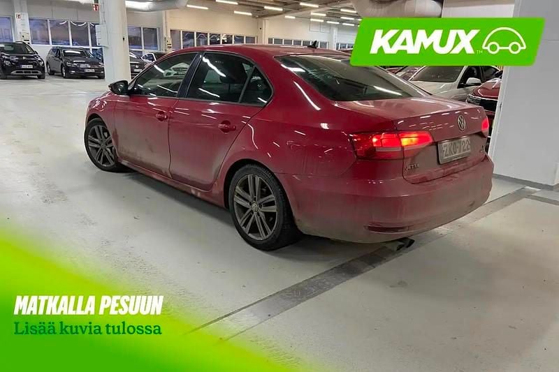 Käytetty VW Jetta Comfortline 125 HP (91 kW) 2015 Punainen Sedan