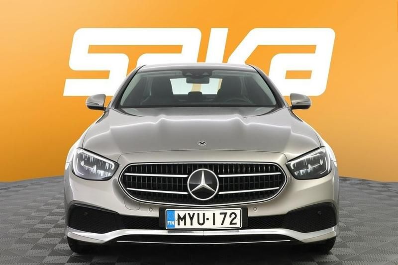Käytetty Mercedes E300 Avantgarde 306 HP (225 kW) 2021 Sedan