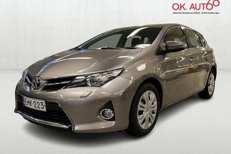 Ruskea Käytetty 2014 Toyota Auris Comfort Viistoperä | 10 900 € (Perustarjous) - Kuva 1/4