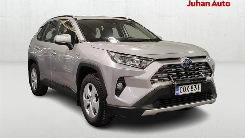 Käytetty Toyota RAV4 Hybrid Active 178 HP (130 kW) 2020 Hopea Katumaasturi