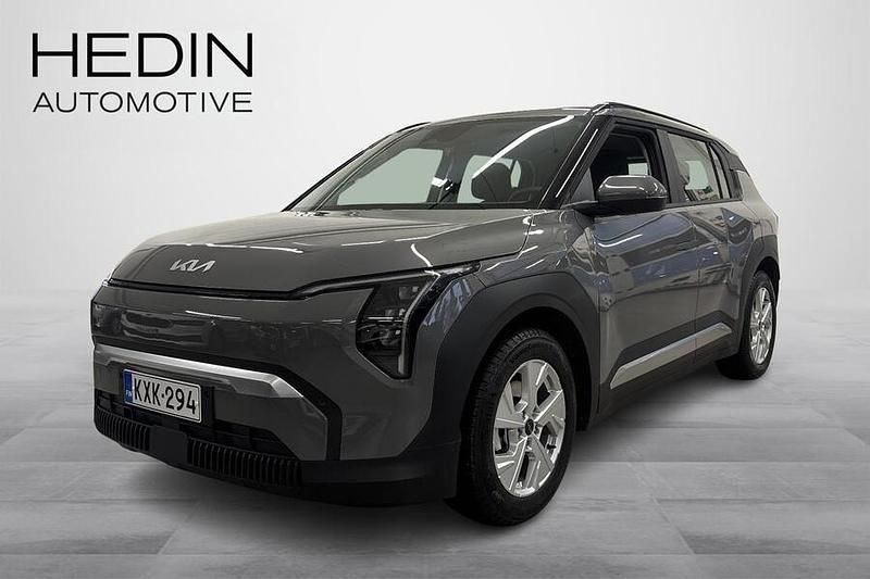 Harmaa Käytetty 2025 Kia EV3 Katumaasturi | 38 990 € (Hyvä tarjous) - Kuva 1/4