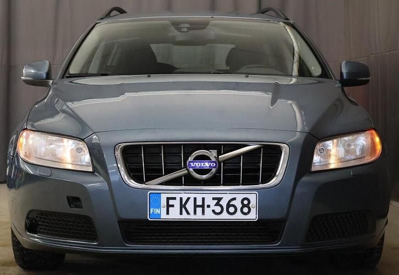 Käytetty Volvo V70 Kinetic 114 HP (83 kW) 2012 Sininen Farmari