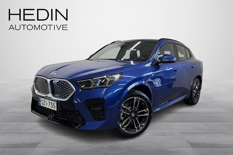Sininen Käytetty 2025 BMW iX2 M Sport Katumaasturi | 55 900 € (Perustarjous) - Kuva 1/4