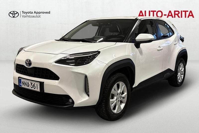 Käytetty Toyota Yaris Cross Active 116 HP (85 kW) 2023 Valkoinen Katumaasturi