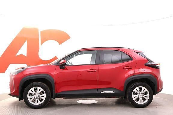 Käytetty Toyota Yaris Cross Plus 116 HP (85 kW) 2024 Emotional red (3u5) Katumaasturi