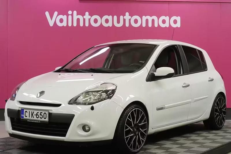 Käytetty Renault Clio IV 75 HP (55 kW) 2012 Viistoperä