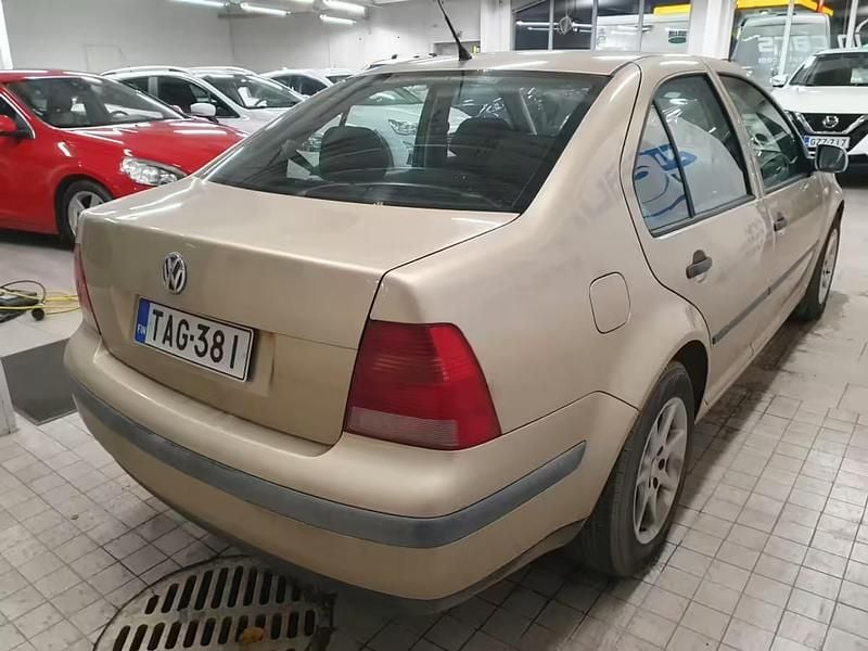Käytetty VW Bora 105 HP (77 kW) 2003 Sedan