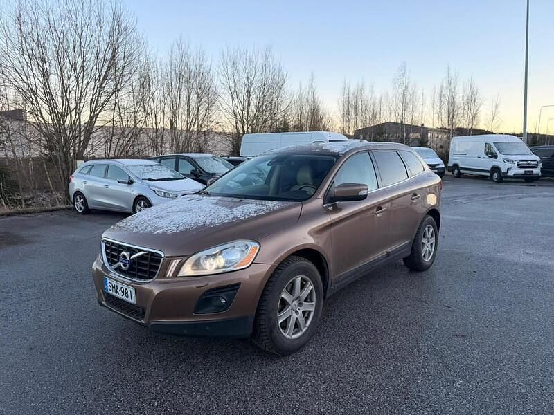 Ruskea Käytetty 2010 Volvo XC60 Summum Katumaasturi | 19 790 € (Perustarjous) - Kuva 1/3