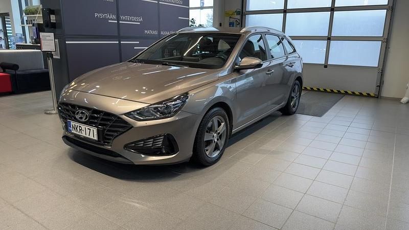 Käytetty Hyundai i30 Comfort 120 HP (88 kW) 2021 Ruskea (beige) Farmari