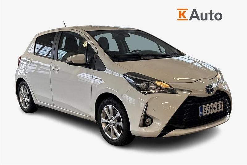 Käytetty Toyota Yaris Hybrid Business Edition 101 HP (74 kW) 2020 Viistoperä