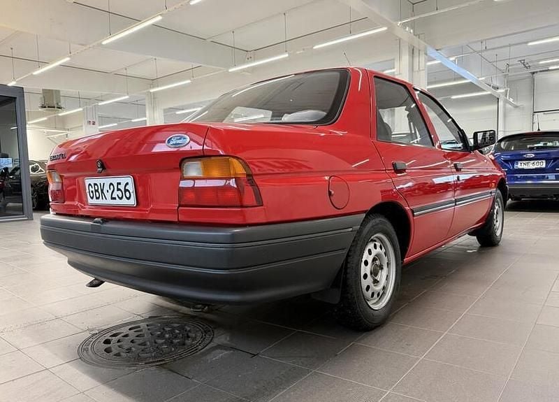 Käytetty Ford Escort 71 HP (52 kW) 1994 Punainen Sedan