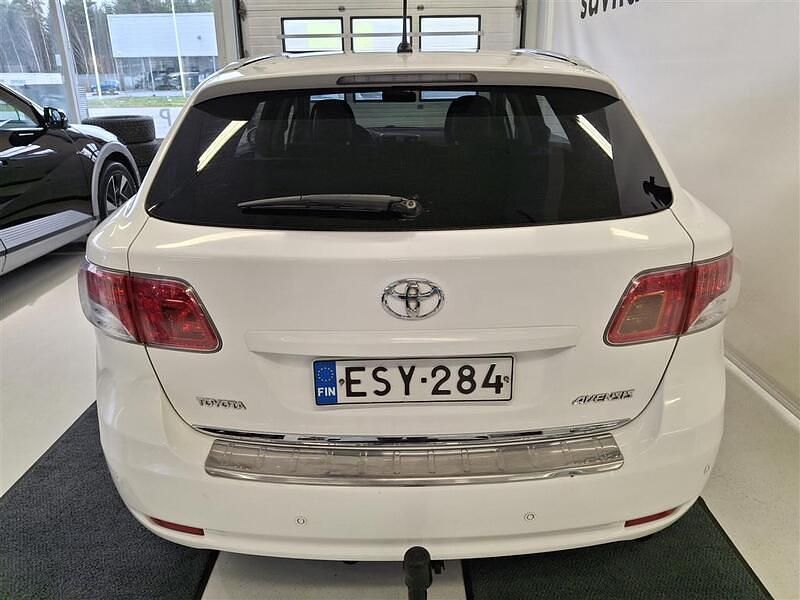 Käytetty Toyota Avensis Edition 132 HP (97 kW) 2011 Valkoinen Farmari