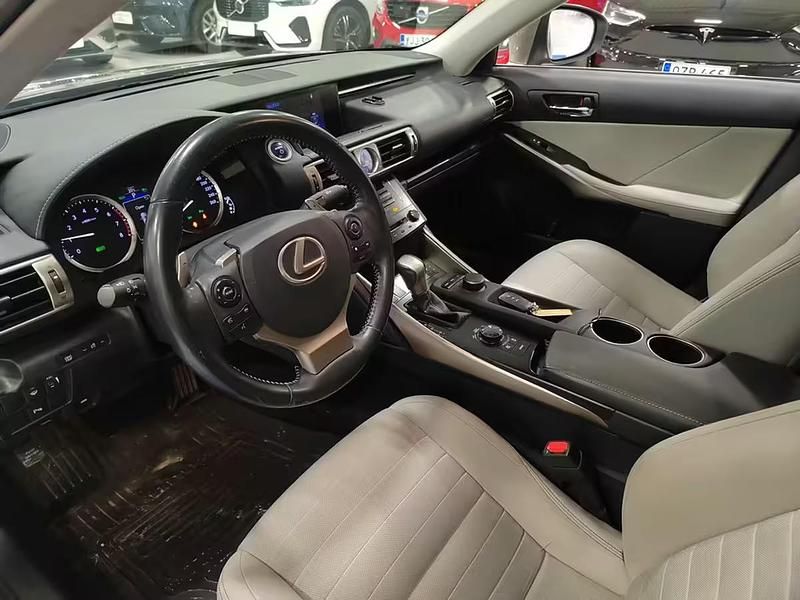 Käytetty Lexus IS300h Executive Line 181 HP (133 kW) 2013 Hopea Sedan