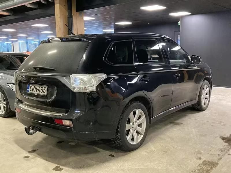 Käytetty Mitsubishi Outlander P-HEV Instyle 163 HP (119 kW) 2014 Katumaasturi