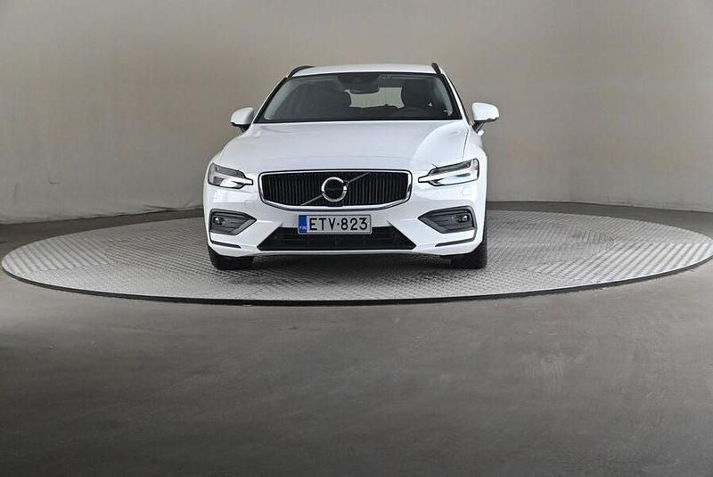Käytetty Volvo V60 Business Edition 197 HP (144 kW) 2021 Farmari