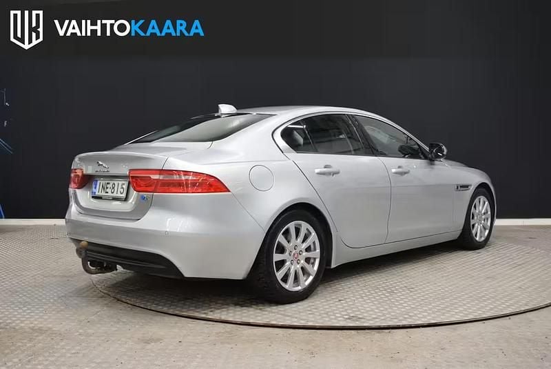 Käytetty Jaguar XE Pure 163 HP (119 kW) 2017 Sedan