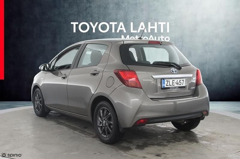 Käytetty Toyota Yaris Hybrid Active 73 HP (53 kW) 2016 Viistoperä
