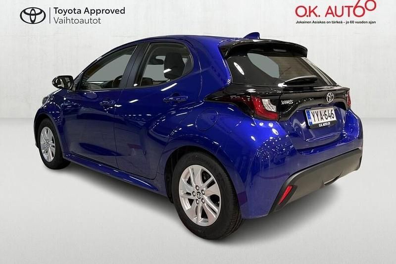 Käytetty Toyota Yaris Hybrid 116 HP (85 kW) 2024 Sininen Viistoperä
