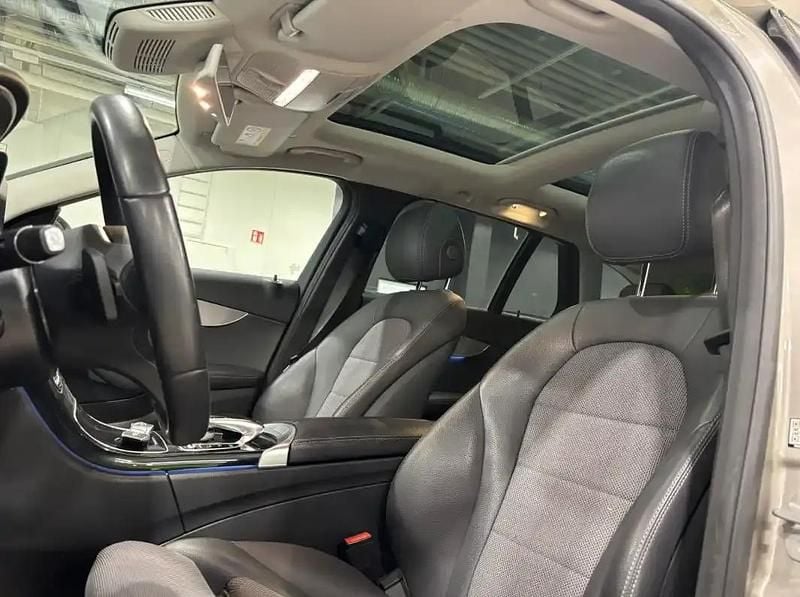 Käytetty Mercedes C300 Avantgarde 245 HP (180 kW) 2019 Hopea / harmaa Farmari