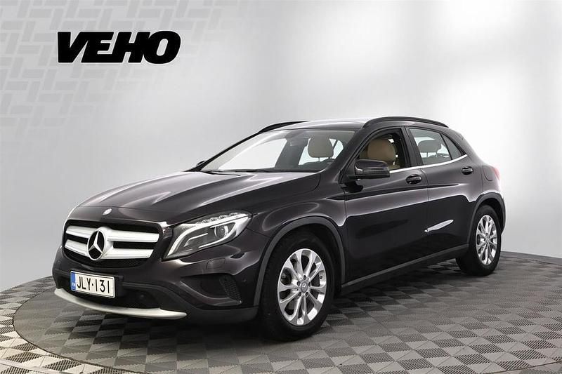 Violetti Käytetty 2015 Mercedes GLA220 Katumaasturi | 17 800 € - Kuva 1/4