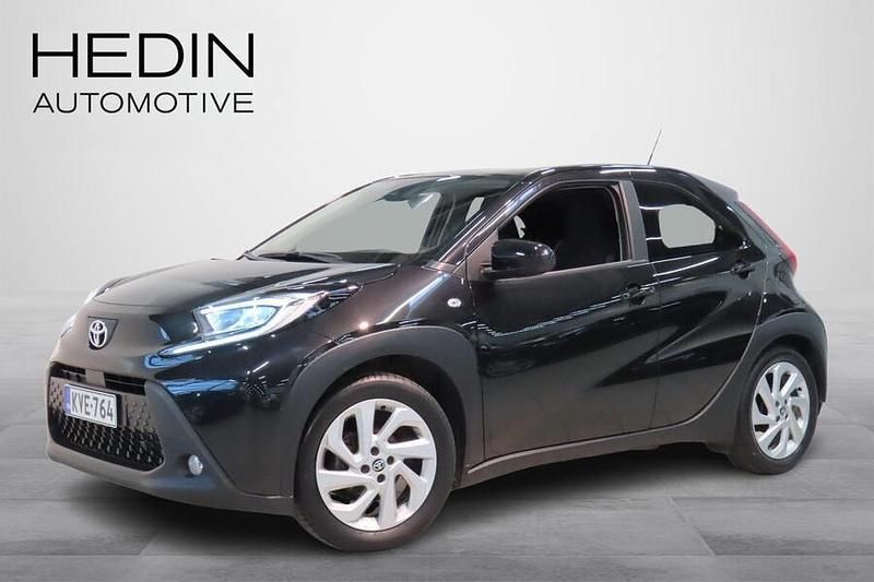 Musta Käytetty 2023 Toyota Aygo X Multidrive S Katumaasturi | 14 850 € (Perustarjous) - Kuva 1/4
