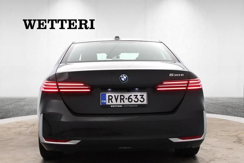 Käytetty BMW 530e 299 HP (219 kW) 2024 Harmaa Sedan