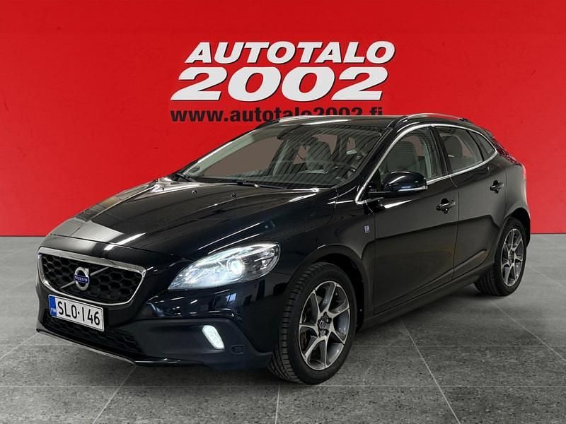 Käytetty Volvo V40 Business Edition 114 HP (83 kW) 2015 Musta Viistoperä
