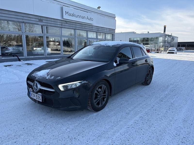 Käytetty Mercedes A180 Business 116 HP (85 kW) 2019 Valkoinen Viistoperä