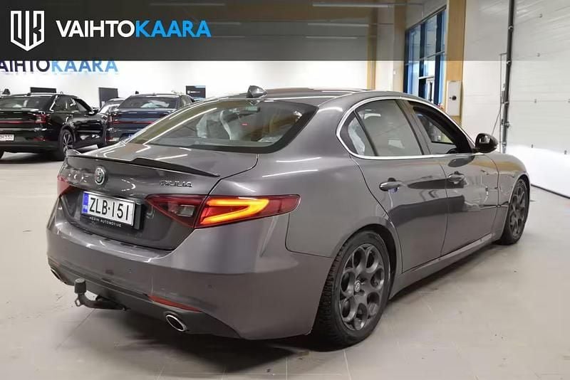 Käytetty Alfa Romeo Giulia Super 180 HP (132 kW) 2016 Sedan