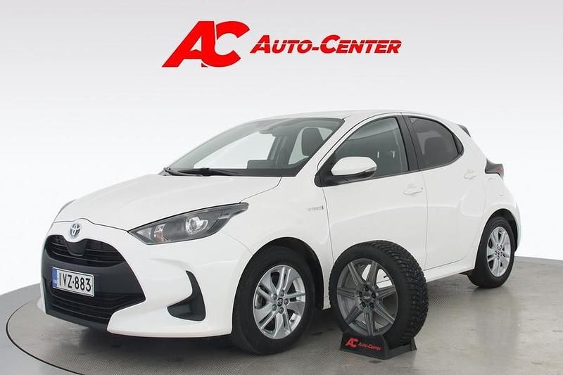 Käytetty Toyota Yaris Hybrid Active 116 HP (85 kW) 2020 Valkoinen Viistoperä