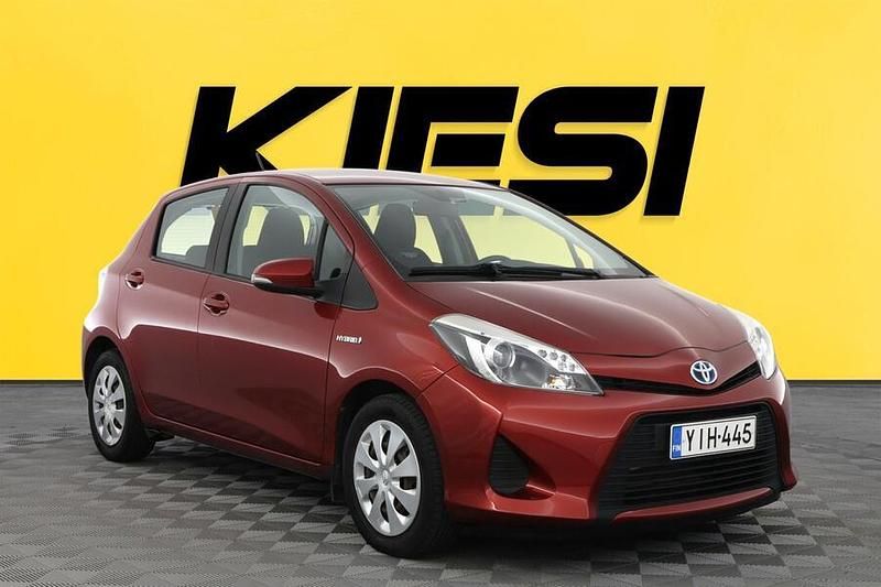 Käytetty 2013 Toyota Yaris Hybrid Active Viistoperä | 12 440 € (Hieman kallis) - Kuva 1/3