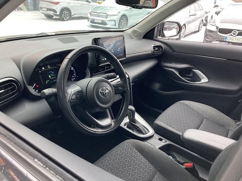 Käytetty Toyota Yaris Cross Active 116 HP (85 kW) 2023 Katumaasturi