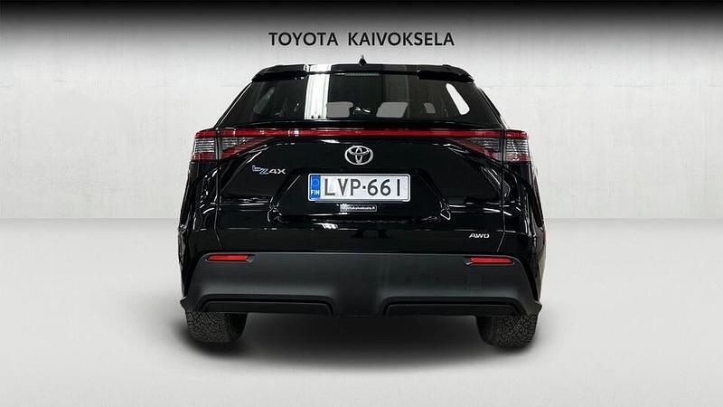 Käytetty Toyota bZ4X Active 2024 Musta Katumaasturi