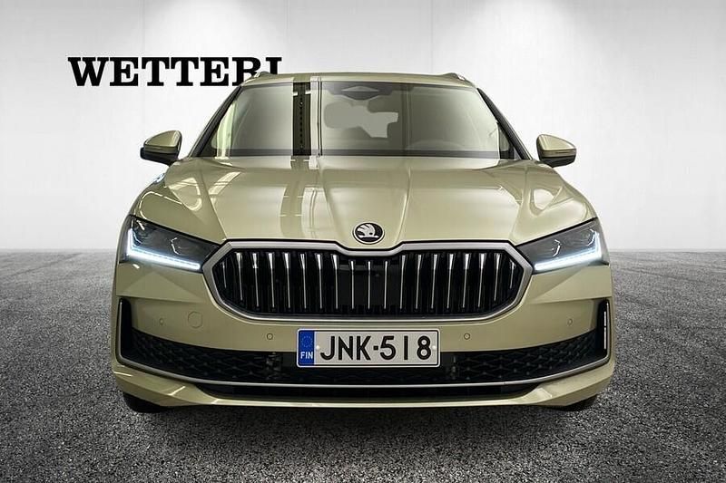 Käytetty Skoda Superb Style 204 HP (150 kW) 2025 Keltainen Farmari