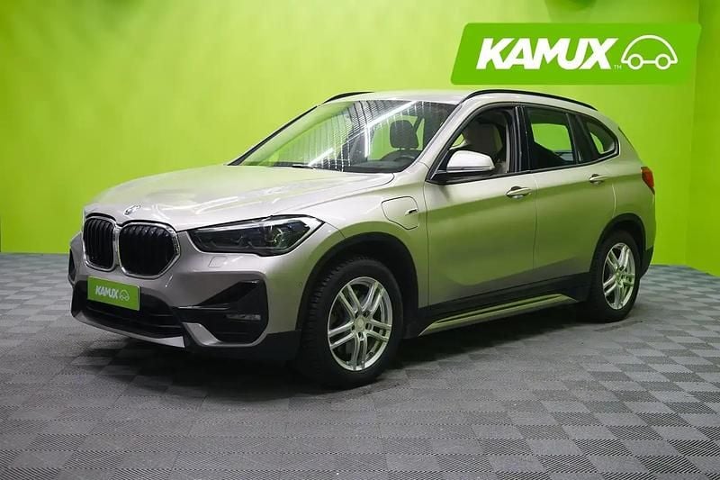 Käytetty BMW X1 Sport Line 220 HP (161 kW) 2022 Hopea / harmaa Katumaasturi