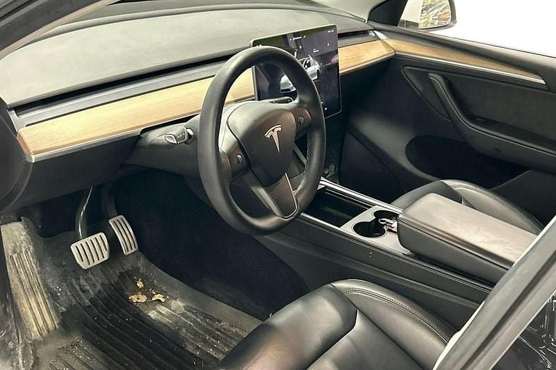 Käytetty Tesla Model Y Performance 331 kW (451 HP) 2022 Valkoinen Katumaasturi