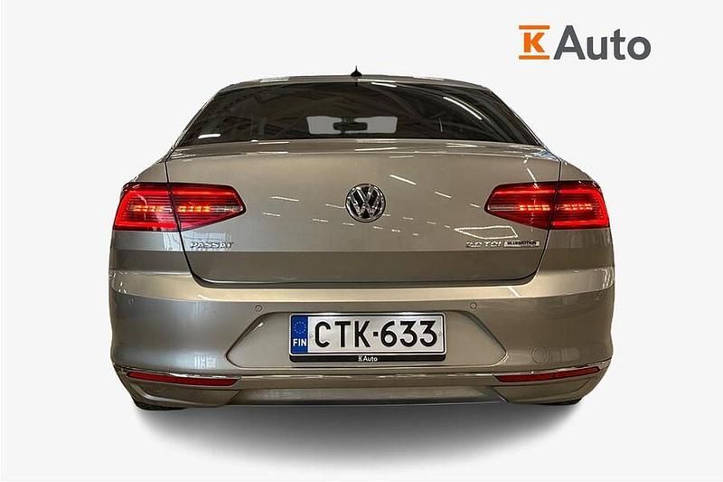 Käytetty VW Passat Highline 150 HP (110 kW) 2015 Harmaa Sedan