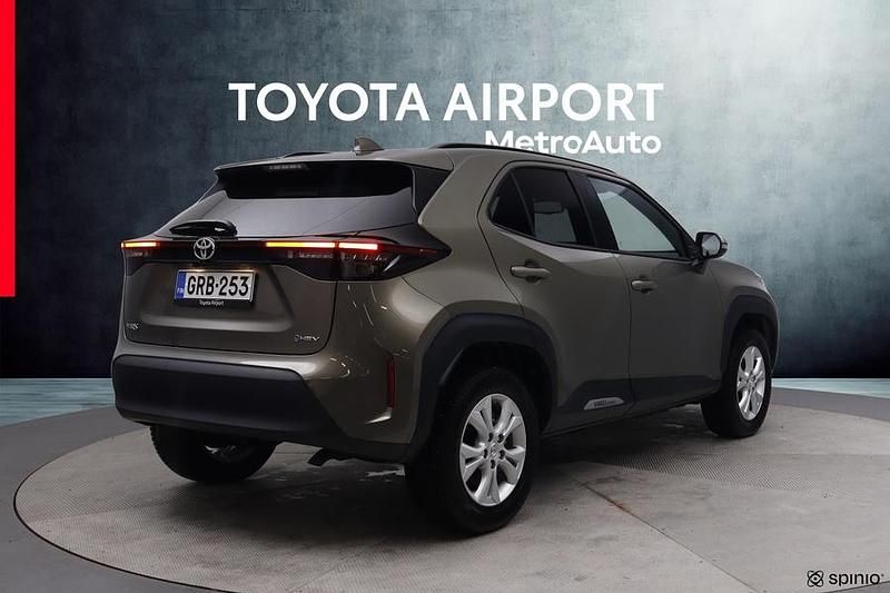Käytetty Toyota Yaris Cross 116 HP (85 kW) 2024 Harmaa Katumaasturi