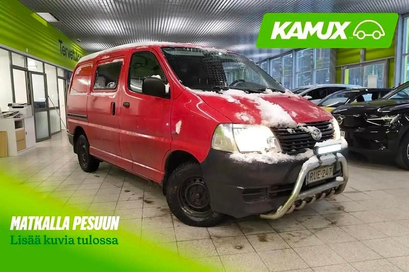 Käytetty Toyota HiAce 95 HP (69 kW) 2007 Punainen Van