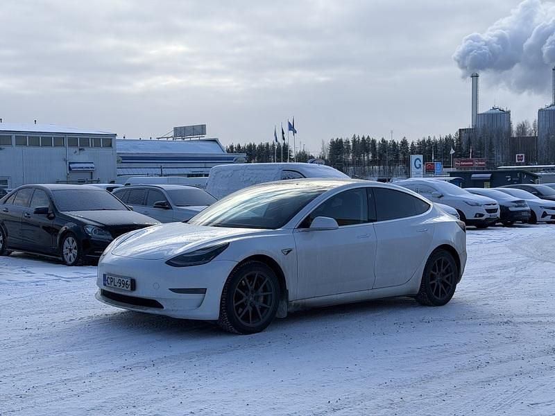 Käytetty Tesla Model 3 324 kW (441 HP) 2020 Sedan