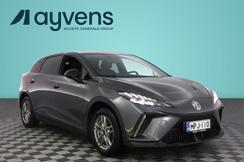 Käytetty MG MG4 EV Luxury 150 kW (204 HP) 2023 Harmaa Viistoperä